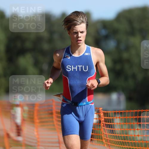 07.09.2025 - 19. Norderstedt Triathlon Michael Strokosch http://msf.ph/oto/8809382 07.09.2025 11:36:44 Laufen 1165, 1166 meine-sportfotos.de