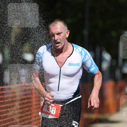 07.09.2025 - 19. Norderstedt Triathlon Michael Strokosch http://msf.ph/oto/8809443 07.09.2025 12:46:33 Laufen 697, 838 meine-sportfotos.de