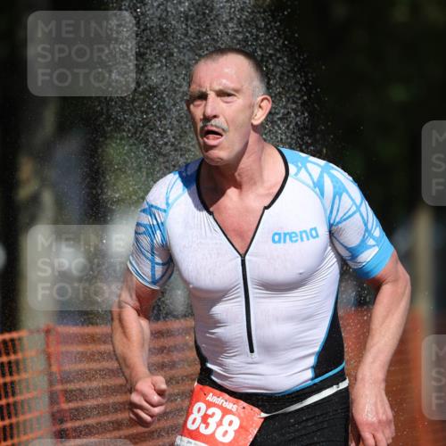 07.09.2025 - 19. Norderstedt Triathlon Michael Strokosch http://msf.ph/oto/8809451 07.09.2025 12:46:34 Laufen 697, 838 meine-sportfotos.de