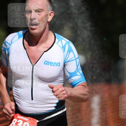 07.09.2025 - 19. Norderstedt Triathlon Michael Strokosch http://msf.ph/oto/8809458 07.09.2025 12:46:34 Laufen 697, 838 meine-sportfotos.de