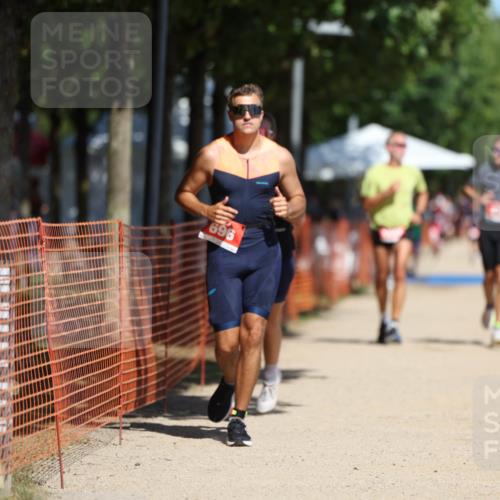 07.09.2025 - 19. Norderstedt Triathlon Michael Strokosch http://msf.ph/oto/8809632 07.09.2025 12:46:57 Laufen 696, 776, 1213 meine-sportfotos.de