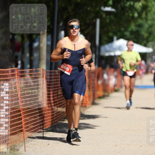07.09.2025 - 19. Norderstedt Triathlon Michael Strokosch http://msf.ph/oto/8809640 07.09.2025 12:46:57 Laufen 696, 776, 1213 meine-sportfotos.de