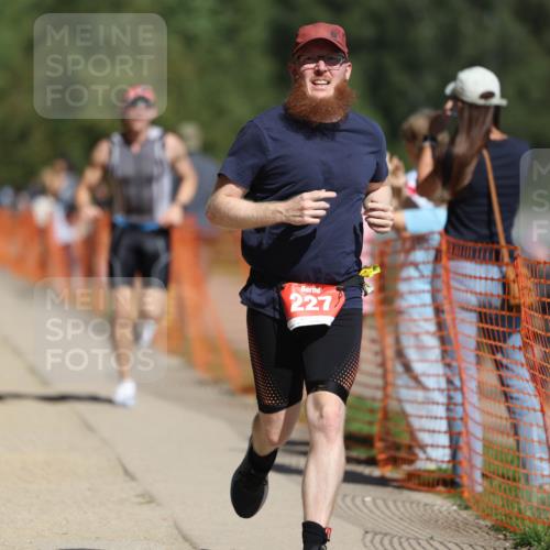 07.09.2025 - 19. Norderstedt Triathlon Michael Strokosch http://msf.ph/oto/8809800 07.09.2025 12:47:21 Laufen 151, 227, 713 meine-sportfotos.de