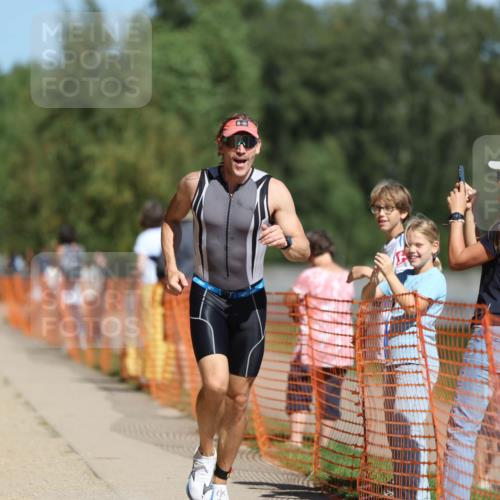 07.09.2025 - 19. Norderstedt Triathlon Michael Strokosch http://msf.ph/oto/8809822 07.09.2025 12:47:23 Laufen 151, 227, 713 meine-sportfotos.de