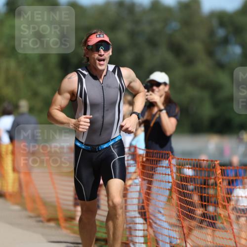 07.09.2025 - 19. Norderstedt Triathlon Michael Strokosch http://msf.ph/oto/8809845 07.09.2025 12:47:24 Laufen 151, 227 meine-sportfotos.de