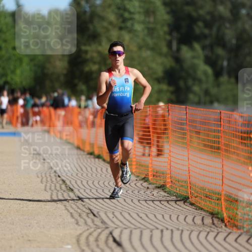 07.09.2025 - 19. Norderstedt Triathlon Michael Strokosch http://msf.ph/oto/8809988 07.09.2025 10:39:39 Laufen 654, 677 meine-sportfotos.de