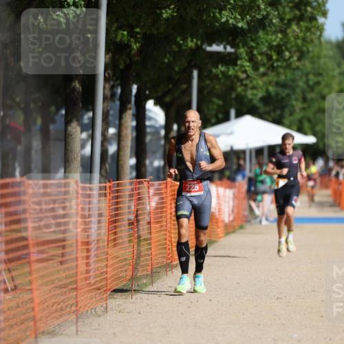 07.09.2025 - 19. Norderstedt Triathlon Michael Strokosch http://msf.ph/oto/8810529 07.09.2025 11:39:28 Laufen 225, 1156 meine-sportfotos.de