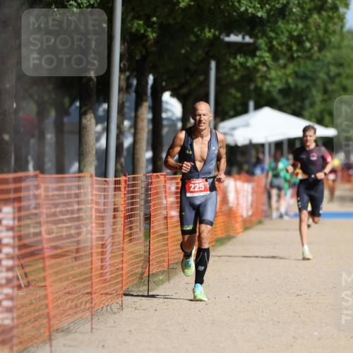07.09.2025 - 19. Norderstedt Triathlon Michael Strokosch http://msf.ph/oto/8810544 07.09.2025 11:39:29 Laufen 225, 1156 meine-sportfotos.de