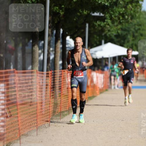 07.09.2025 - 19. Norderstedt Triathlon Michael Strokosch http://msf.ph/oto/8810551 07.09.2025 11:39:29 Laufen 225, 1156 meine-sportfotos.de