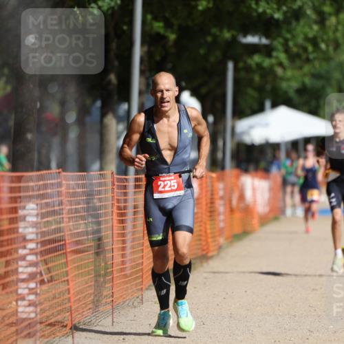 07.09.2025 - 19. Norderstedt Triathlon Michael Strokosch http://msf.ph/oto/8810615 07.09.2025 11:39:31 Laufen 225, 1156 meine-sportfotos.de