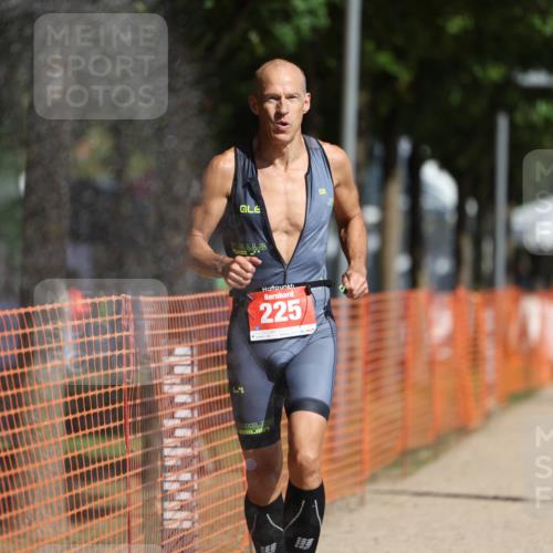07.09.2025 - 19. Norderstedt Triathlon Michael Strokosch http://msf.ph/oto/8810630 07.09.2025 11:39:32 Laufen 225, 1156 meine-sportfotos.de