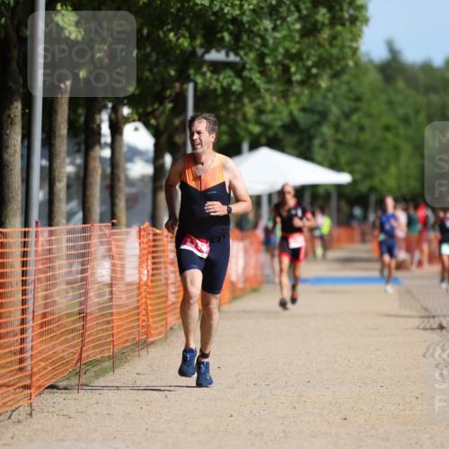 07.09.2025 - 19. Norderstedt Triathlon Michael Strokosch http://msf.ph/oto/8811014 07.09.2025 10:41:37 Laufen 663, 1132 meine-sportfotos.de
