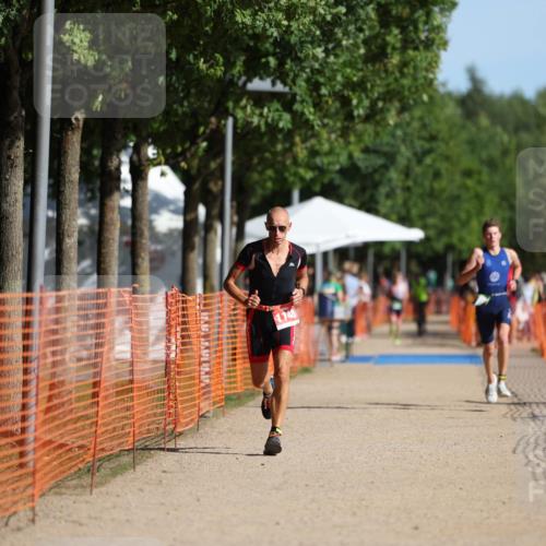 07.09.2025 - 19. Norderstedt Triathlon Michael Strokosch http://msf.ph/oto/8811132 07.09.2025 10:41:41 Laufen 673, 1132, 1148 meine-sportfotos.de