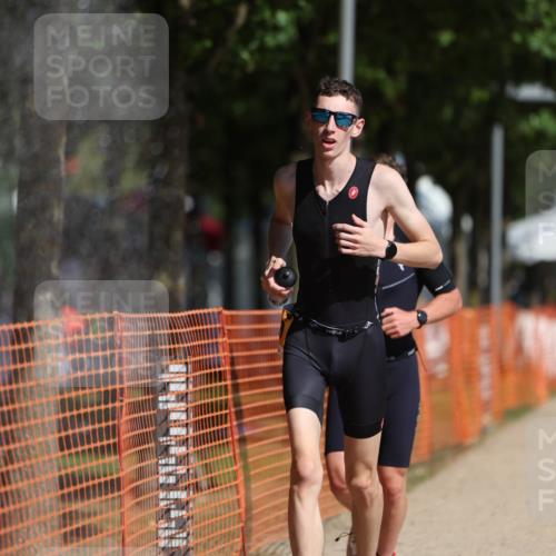 07.09.2025 - 19. Norderstedt Triathlon Michael Strokosch http://msf.ph/oto/8811921 07.09.2025 11:41:03 Laufen 1198, 1200 meine-sportfotos.de