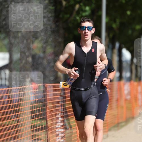 07.09.2025 - 19. Norderstedt Triathlon Michael Strokosch http://msf.ph/oto/8811936 07.09.2025 11:41:04 Laufen 1198, 1200 meine-sportfotos.de