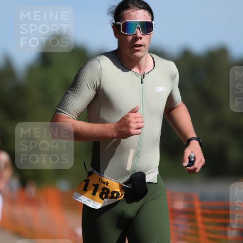 07.09.2025 - 19. Norderstedt Triathlon Michael Strokosch http://msf.ph/oto/8812458 07.09.2025 11:41:53 Laufen 1183, 1188 meine-sportfotos.de