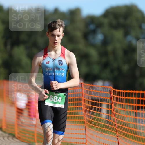 07.09.2025 - 19. Norderstedt Triathlon Michael Strokosch http://msf.ph/oto/8812474 07.09.2025 10:43:24 Laufen 676, 684 meine-sportfotos.de