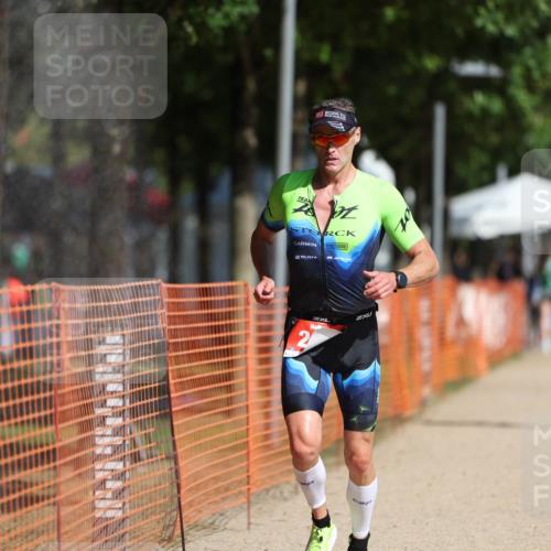 07.09.2025 - 19. Norderstedt Triathlon Michael Strokosch http://msf.ph/oto/8812752 07.09.2025 11:42:09 Laufen 200, 1314 meine-sportfotos.de