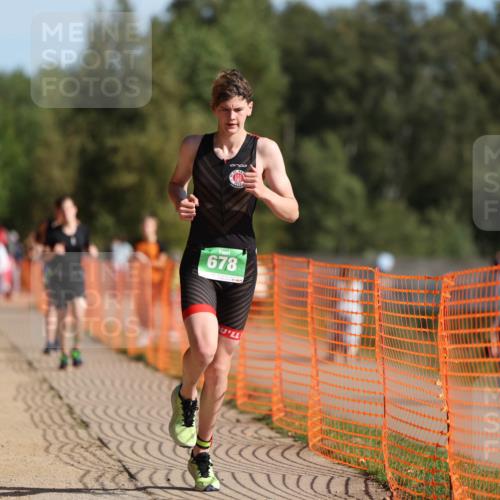 07.09.2025 - 19. Norderstedt Triathlon Michael Strokosch http://msf.ph/oto/8813491 07.09.2025 10:44:32 Laufen 64, 637, 678 meine-sportfotos.de