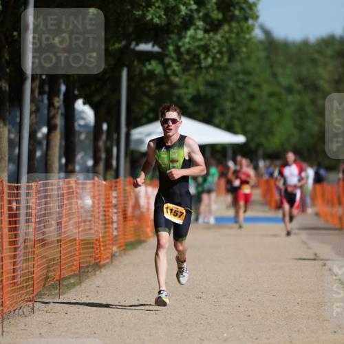 07.09.2025 - 19. Norderstedt Triathlon Michael Strokosch http://msf.ph/oto/8814009 07.09.2025 11:43:37 Laufen 1157 meine-sportfotos.de
