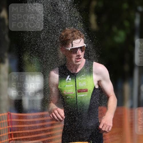 07.09.2025 - 19. Norderstedt Triathlon Michael Strokosch http://msf.ph/oto/8814103 07.09.2025 11:43:40 Laufen 1157, 1390 meine-sportfotos.de