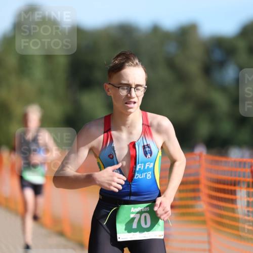 07.09.2025 - 19. Norderstedt Triathlon Michael Strokosch http://msf.ph/oto/8814315 07.09.2025 10:45:15 Laufen 70, 114, 682 meine-sportfotos.de