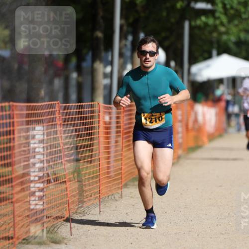 07.09.2025 - 19. Norderstedt Triathlon Michael Strokosch http://msf.ph/oto/8815266 07.09.2025 11:44:51 Laufen 806, 1210, 1274 meine-sportfotos.de
