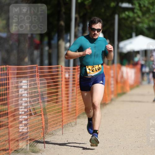 07.09.2025 - 19. Norderstedt Triathlon Michael Strokosch http://msf.ph/oto/8815273 07.09.2025 11:44:51 Laufen 806, 1210, 1274 meine-sportfotos.de