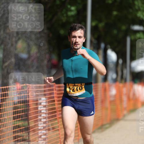 07.09.2025 - 19. Norderstedt Triathlon Michael Strokosch http://msf.ph/oto/8815295 07.09.2025 11:44:52 Laufen 806, 1210, 1274 meine-sportfotos.de