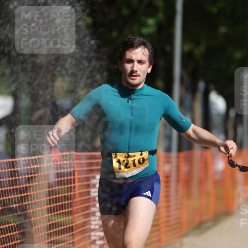 07.09.2025 - 19. Norderstedt Triathlon Michael Strokosch http://msf.ph/oto/8815303 07.09.2025 11:44:53 Laufen 806, 1210, 1274 meine-sportfotos.de
