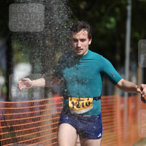 07.09.2025 - 19. Norderstedt Triathlon Michael Strokosch http://msf.ph/oto/8815311 07.09.2025 11:44:53 Laufen 806, 1210, 1274 meine-sportfotos.de