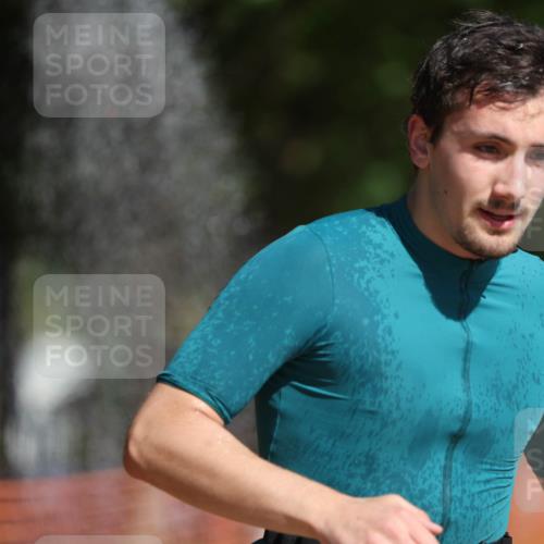 07.09.2025 - 19. Norderstedt Triathlon Michael Strokosch http://msf.ph/oto/8815359 07.09.2025 11:44:54 Laufen 300, 1210, 1274 meine-sportfotos.de