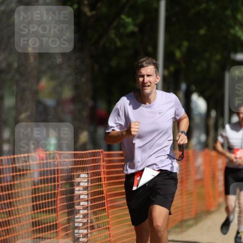 07.09.2025 - 19. Norderstedt Triathlon Michael Strokosch http://msf.ph/oto/8815423 07.09.2025 11:44:58 Laufen 300, 1274 meine-sportfotos.de