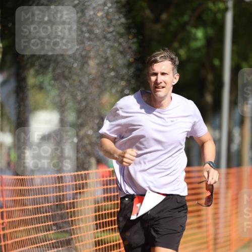 07.09.2025 - 19. Norderstedt Triathlon Michael Strokosch http://msf.ph/oto/8815441 07.09.2025 11:44:59 Laufen 300, 1274 meine-sportfotos.de