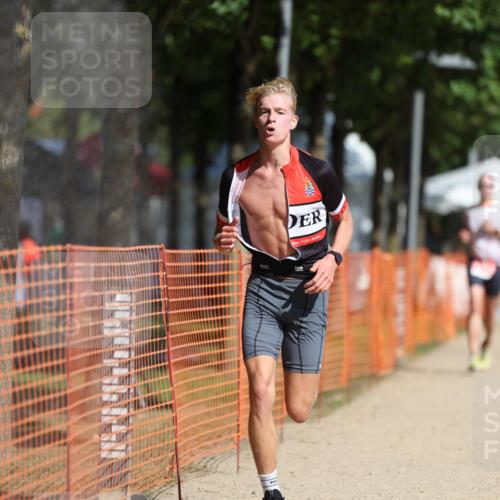 07.09.2025 - 19. Norderstedt Triathlon Michael Strokosch http://msf.ph/oto/8815575 07.09.2025 11:45:14 Laufen 1202 meine-sportfotos.de