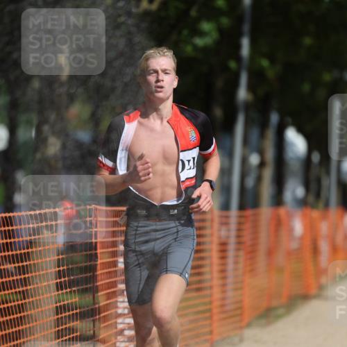 07.09.2025 - 19. Norderstedt Triathlon Michael Strokosch http://msf.ph/oto/8815607 07.09.2025 11:45:15 Laufen 1202, 1253 meine-sportfotos.de