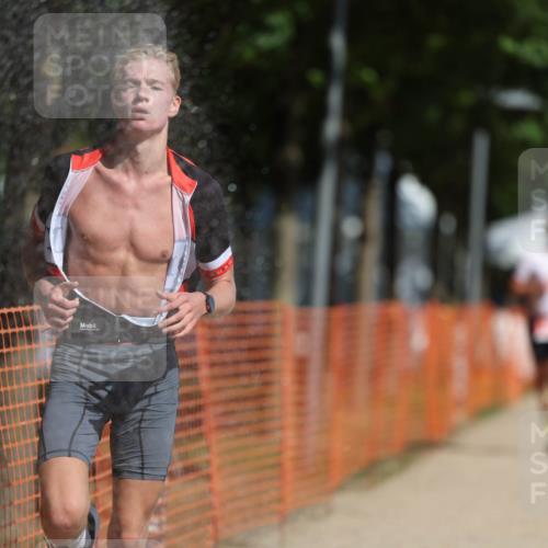 07.09.2025 - 19. Norderstedt Triathlon Michael Strokosch http://msf.ph/oto/8815622 07.09.2025 11:45:15 Laufen 1202, 1253 meine-sportfotos.de