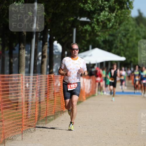 07.09.2025 - 19. Norderstedt Triathlon Michael Strokosch http://msf.ph/oto/8815667 07.09.2025 11:45:19 Laufen 1202, 1253 meine-sportfotos.de
