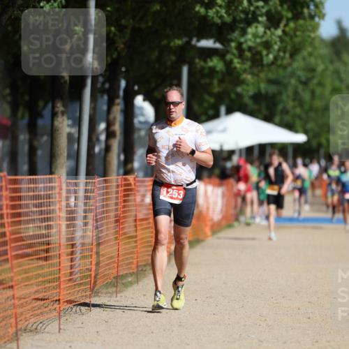 07.09.2025 - 19. Norderstedt Triathlon Michael Strokosch http://msf.ph/oto/8815673 07.09.2025 11:45:19 Laufen 1202, 1253 meine-sportfotos.de