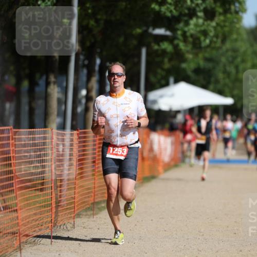 07.09.2025 - 19. Norderstedt Triathlon Michael Strokosch http://msf.ph/oto/8815704 07.09.2025 11:45:20 Laufen 1166, 1253 meine-sportfotos.de