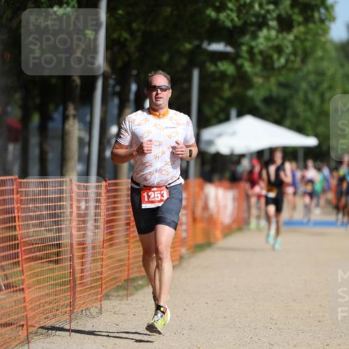 07.09.2025 - 19. Norderstedt Triathlon Michael Strokosch http://msf.ph/oto/8815711 07.09.2025 11:45:20 Laufen 1166, 1253 meine-sportfotos.de