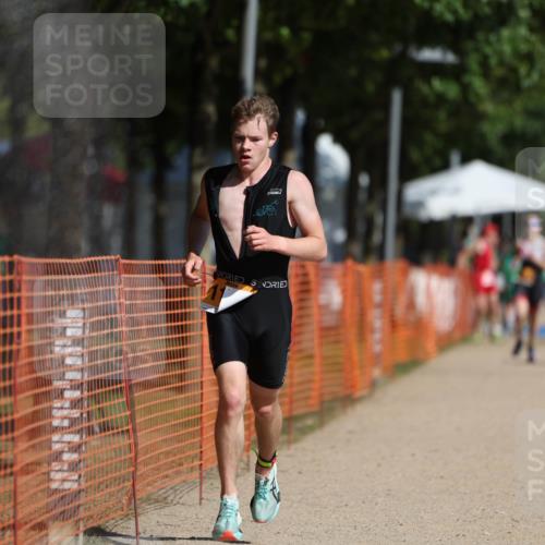 07.09.2025 - 19. Norderstedt Triathlon Michael Strokosch http://msf.ph/oto/8815785 07.09.2025 11:45:26 Laufen 1166, 1253 meine-sportfotos.de