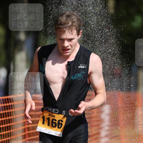 07.09.2025 - 19. Norderstedt Triathlon Michael Strokosch http://msf.ph/oto/8815853 07.09.2025 11:45:28 Laufen 1166 meine-sportfotos.de