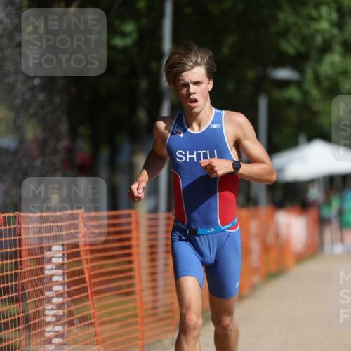 07.09.2025 - 19. Norderstedt Triathlon Michael Strokosch http://msf.ph/oto/8816326 07.09.2025 11:46:01 Laufen 276, 306, 1165 meine-sportfotos.de