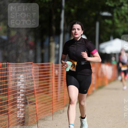 07.09.2025 - 19. Norderstedt Triathlon Michael Strokosch http://msf.ph/oto/8816850 07.09.2025 11:47:13 Laufen 1158, 1159 meine-sportfotos.de