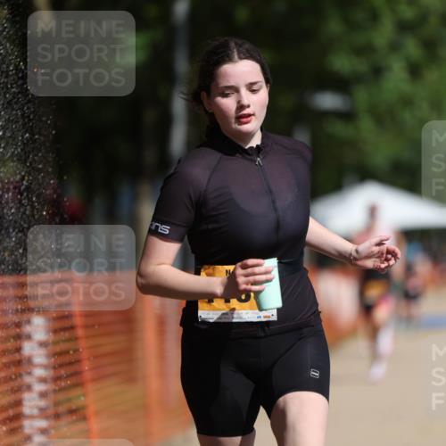 07.09.2025 - 19. Norderstedt Triathlon Michael Strokosch http://msf.ph/oto/8816878 07.09.2025 11:47:15 Laufen 1158, 1159 meine-sportfotos.de