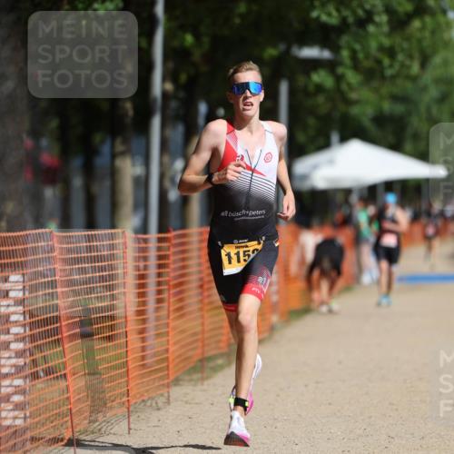 07.09.2025 - 19. Norderstedt Triathlon Michael Strokosch http://msf.ph/oto/8816900 07.09.2025 11:47:19 Laufen 1158, 1159 meine-sportfotos.de