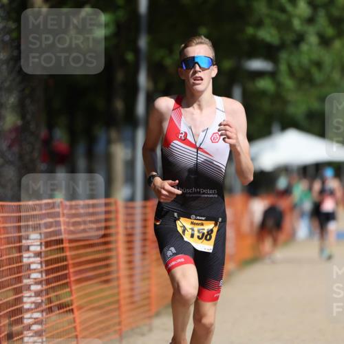 07.09.2025 - 19. Norderstedt Triathlon Michael Strokosch http://msf.ph/oto/8816924 07.09.2025 11:47:20 Laufen 1158 meine-sportfotos.de