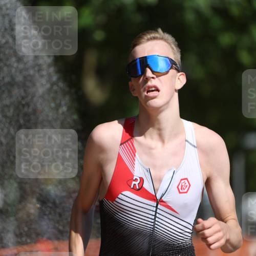 07.09.2025 - 19. Norderstedt Triathlon Michael Strokosch http://msf.ph/oto/8816945 07.09.2025 11:47:22 Laufen 1158 meine-sportfotos.de
