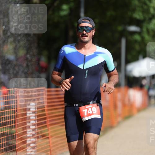 07.09.2025 - 19. Norderstedt Triathlon Michael Strokosch http://msf.ph/oto/8817258 07.09.2025 11:48:24 Laufen 749 meine-sportfotos.de